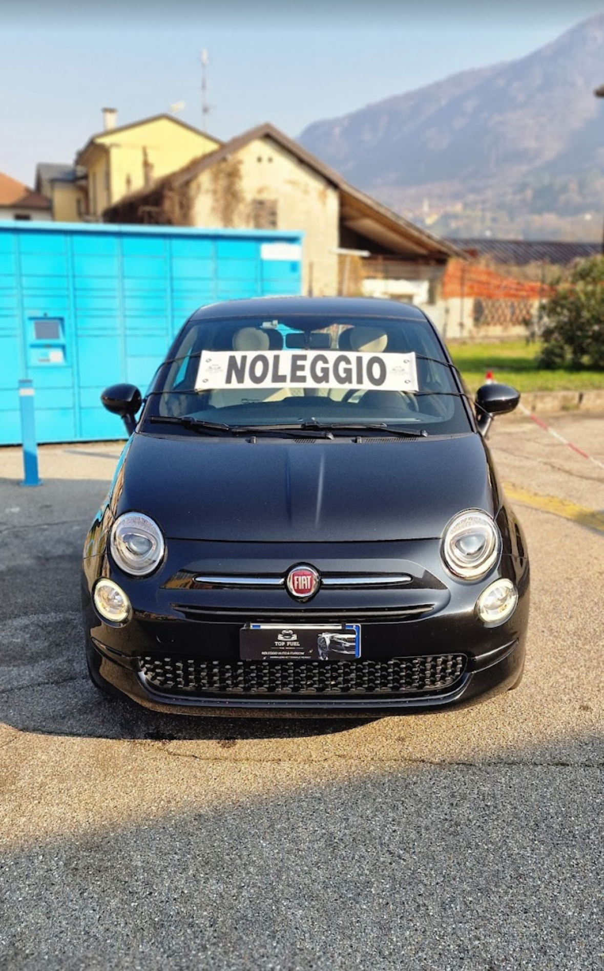 Fiat 500 nera a noleggio
